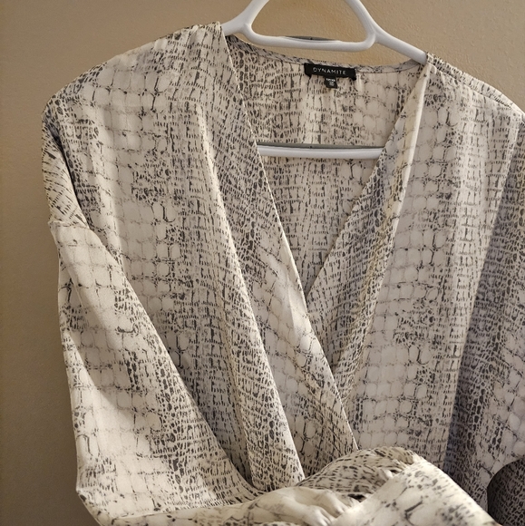 Dynamite blouse, size- xs, bodysuit Satin fabric, never worn , perfect condition - Picture 4 of 4